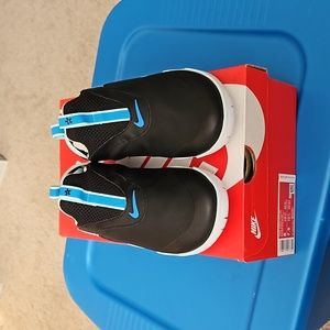 Nwt nike zoom pulse black/blue hero teal tint size 7.5